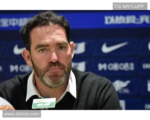 足球明星因赌博丑闻被警方抓捕引发球迷热议与媒体关注